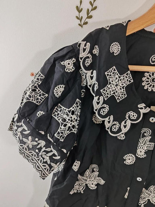 Blouse brodée col claudine taille S/m