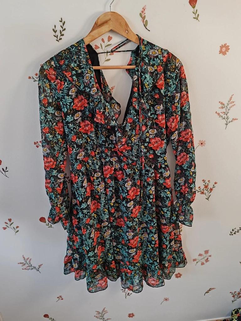 Robe fleurie dos ouvert Goa