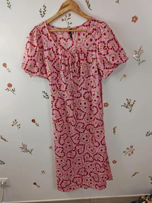 Robe fraise coeur asos taille 40