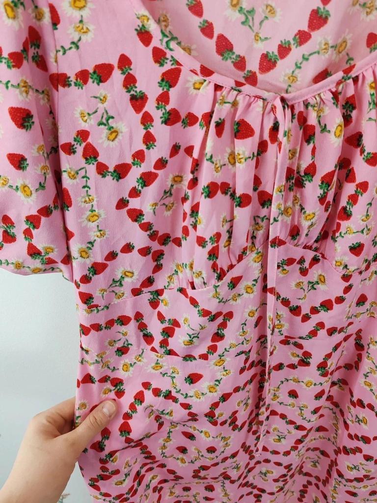 Robe fraise coeur asos taille 40