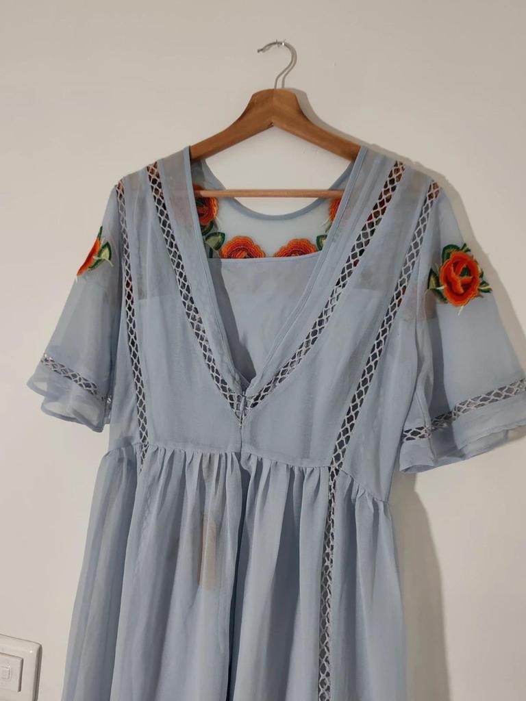 Robe broderie taille S
